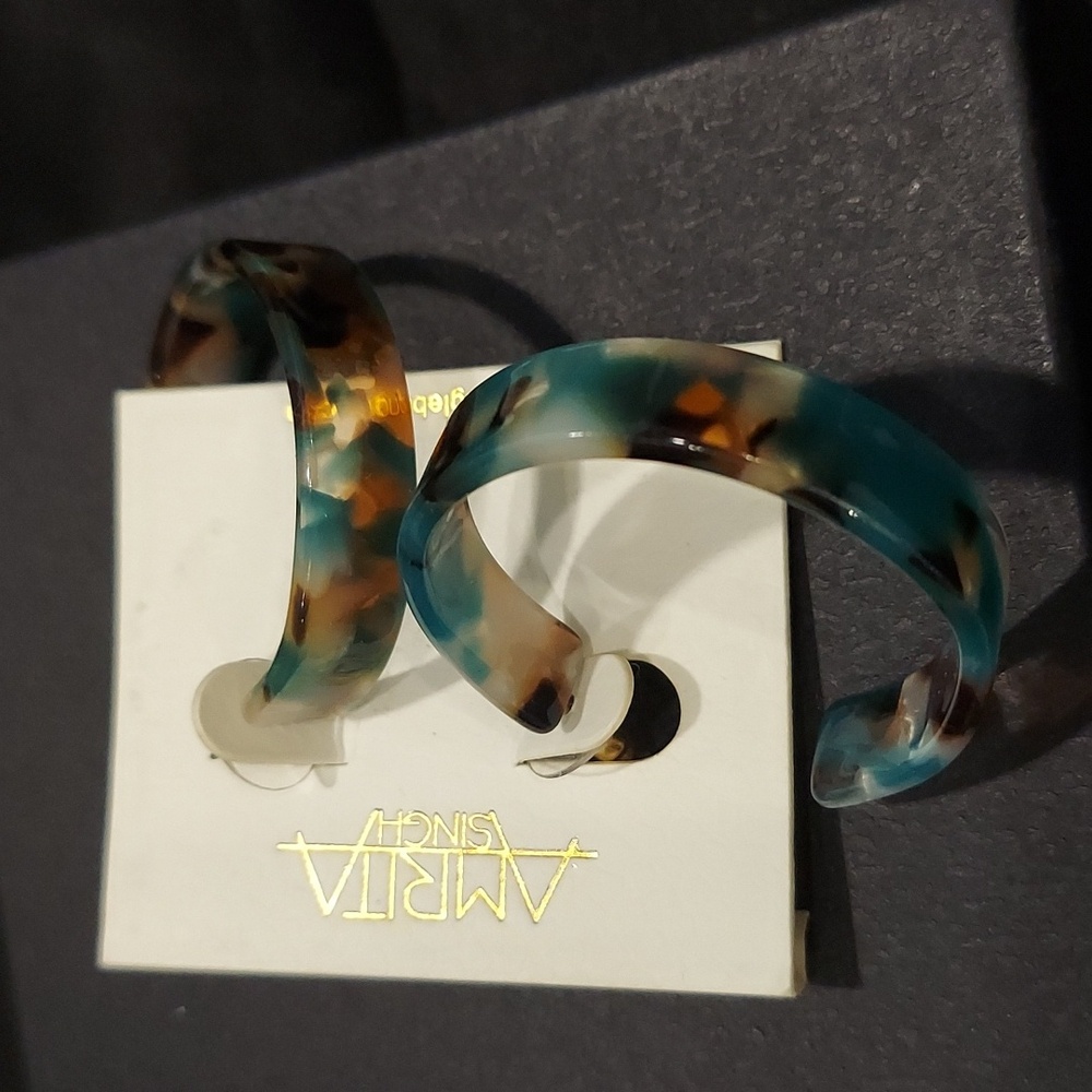 HOOP EARRINGS